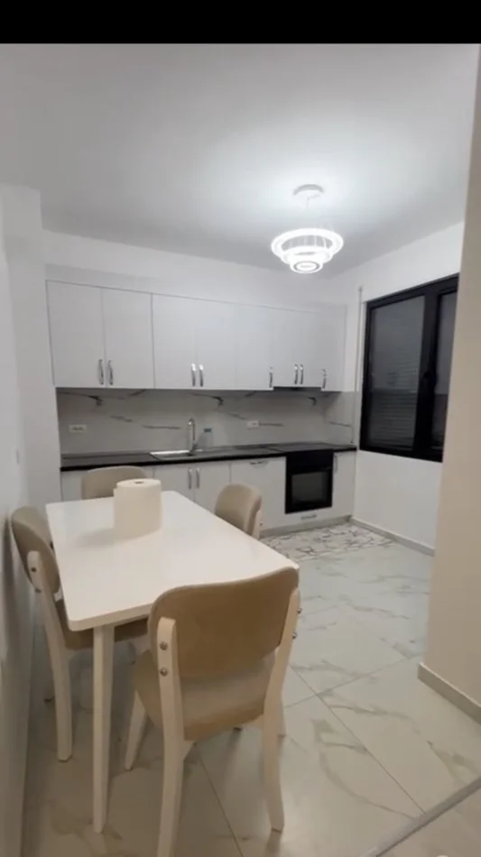 Tirane, jepet me qera apartament 2+1+Ballkon Kati 7, 100 m² 700 € (Don Bosco 2+1+2+Post Parkimi Plotesisht I Mobiluar)