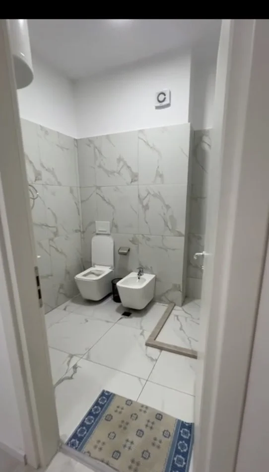 Tirane, jepet me qera apartament 2+1+Ballkon Kati 7, 100 m² 700 € (Don Bosco 2+1+2+Post Parkimi Plotesisht I Mobiluar)
