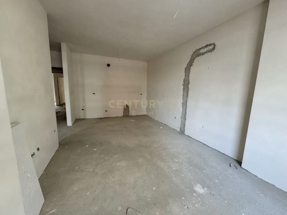 Tirane, shitet apartament 2+1 Kati 3, 89 m² 114.000 € (Univers City)