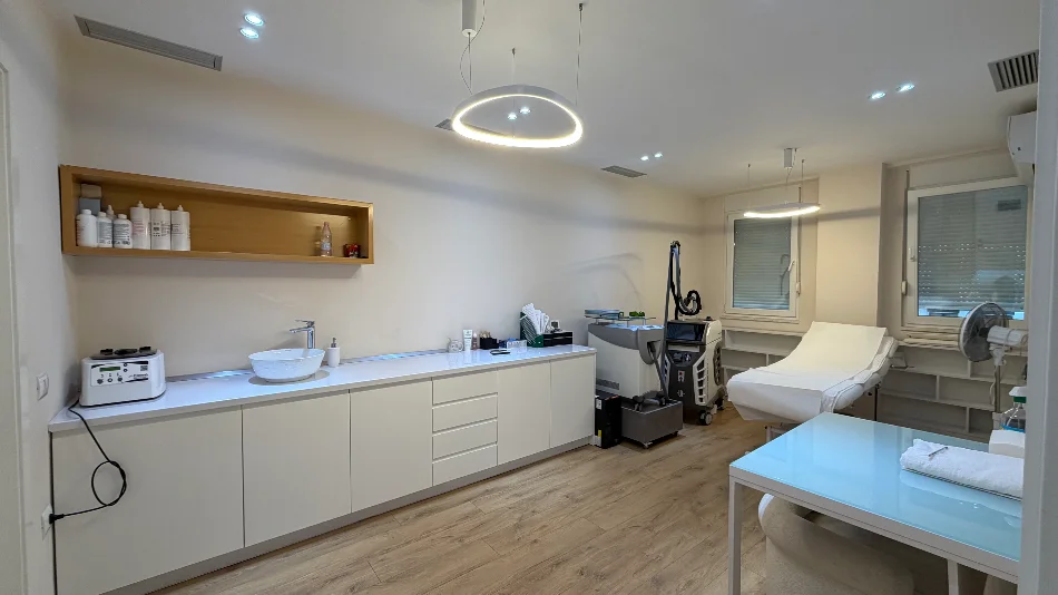 Tirane, jepet me qera apartament 2+1+Ballkon Kati 7, 95 m² 850 € (Komuna e Parisit)