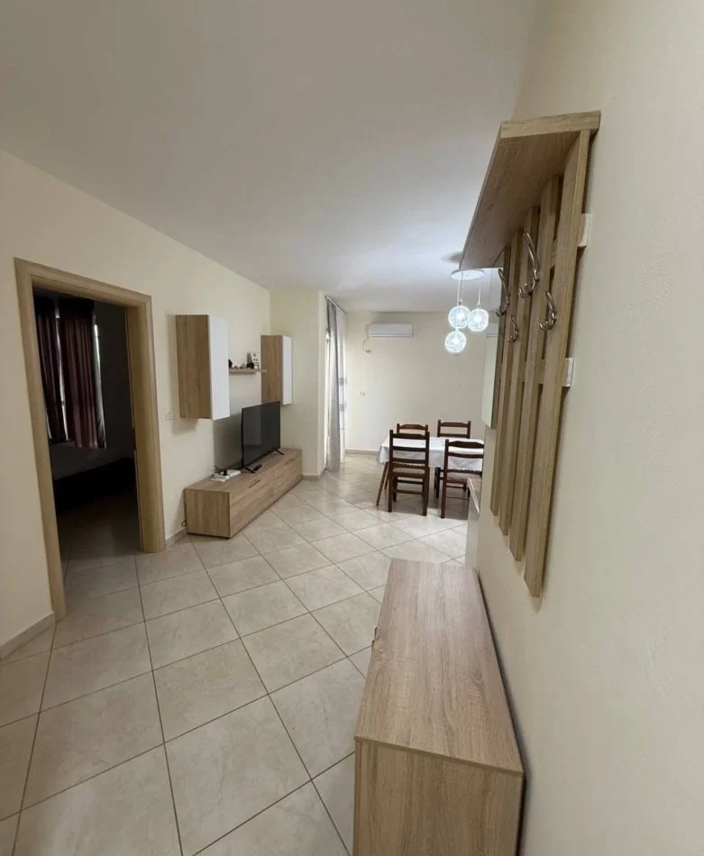 Durres, jepet me qera apartament 1+1+Ballkon Kati 4, 550 € (Currila, Durres)