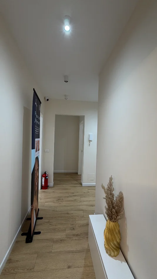 Tirane, jepet me qera apartament 2+1+Ballkon Kati 7, 95 m² 850 € (Komuna e Parisit)