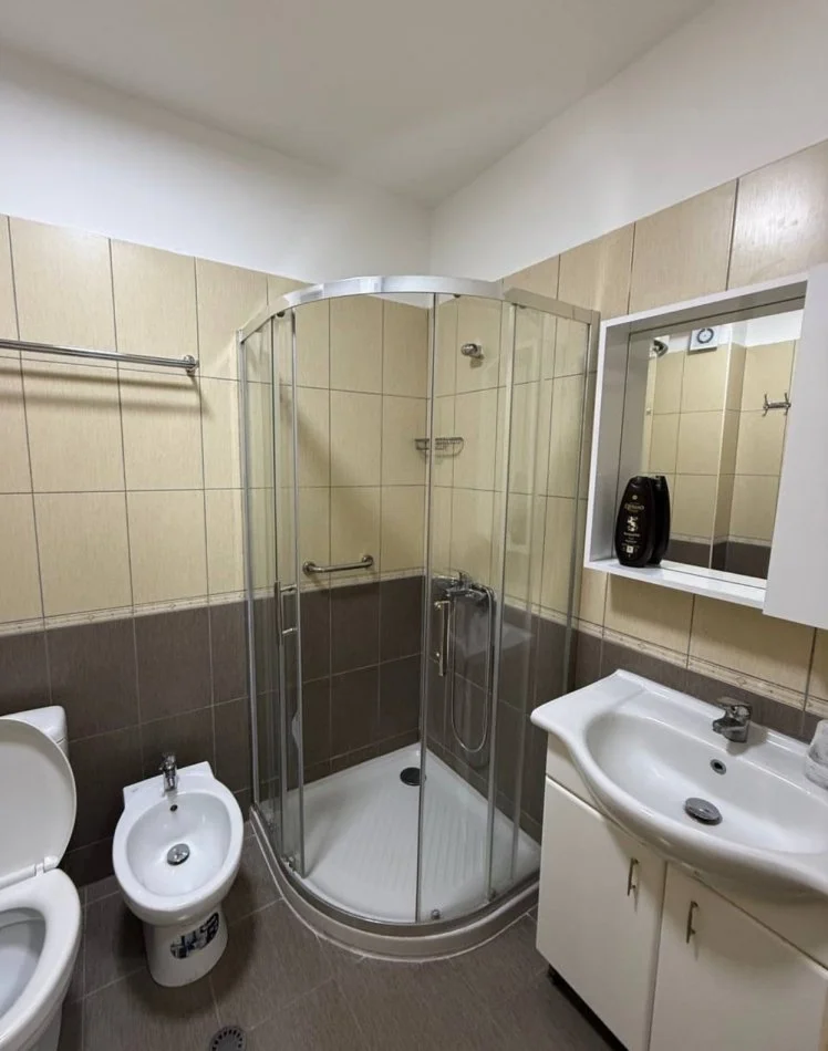 Durres, jepet me qera apartament 1+1+Ballkon Kati 4, 550 € (Currila, Durres)