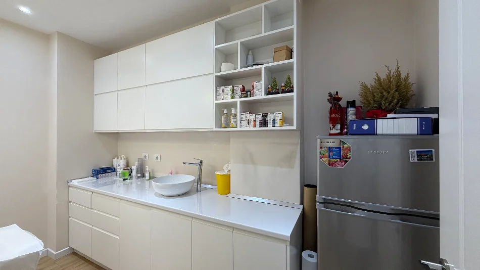 Tirane, jepet me qera apartament 2+1+Ballkon Kati 7, 95 m² 850 € (Komuna e Parisit)