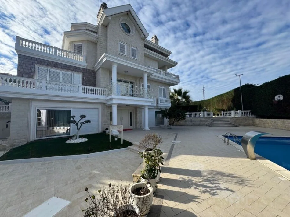 Tirane, jepet me qera Vile 4 Katshe , 1.300 m² (Residenca Akacia Hills) 8000€