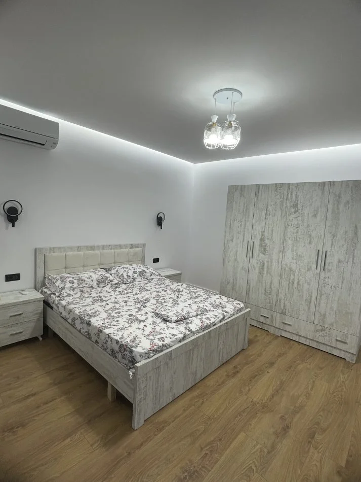 Durres, jepet me qera apartament 1+1 Kati 3, 70 m² 400 € (Rruga Pavarsia Durres)