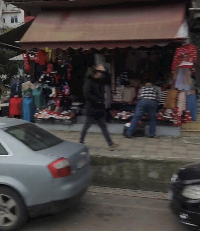 Tirane, shitet biznes Veshjesh Kati 0, (Vasil Shanto, Perballe Universitetit mesdhetar)