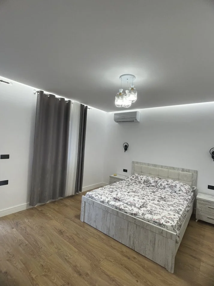 Durres, jepet me qera apartament 1+1 Kati 3, 70 m² 400 € (Rruga Pavarsia Durres)