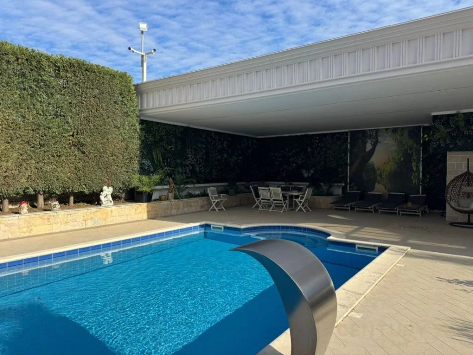 Tirane, jepet me qera Vile 4 Katshe , 1.300 m² (Residenca Akacia Hills) 8000€