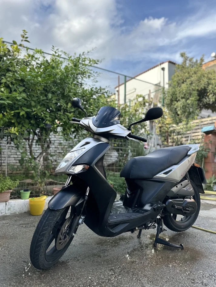 Tirane, shes Scooter Agility , gri e erret 23.000 km 1.200 €