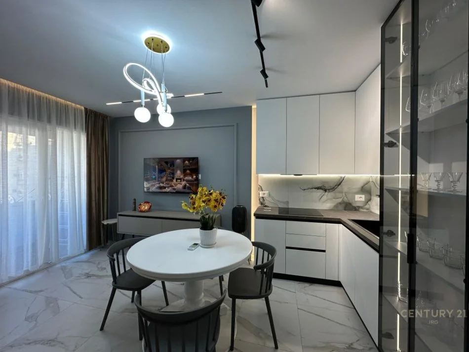 Tirane, jepet me qera apartament 1+1 Kati 5, 78 m² 850 € (Rruga e Bogdaneve)