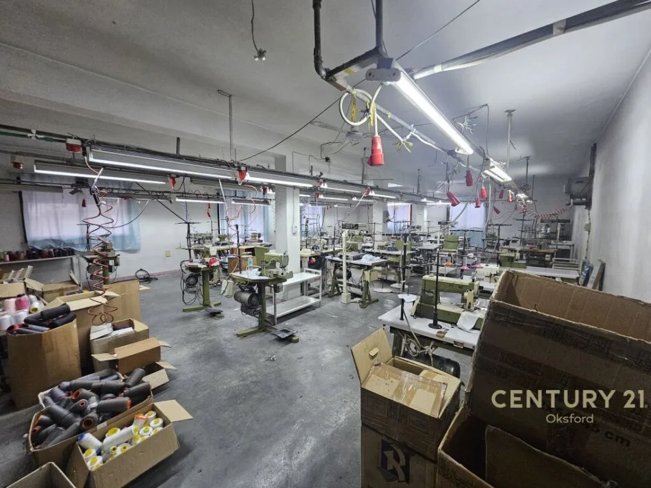 Tirane, jepet me qera ambjent biznesi , 560 m² 2.000 € (Laprake)