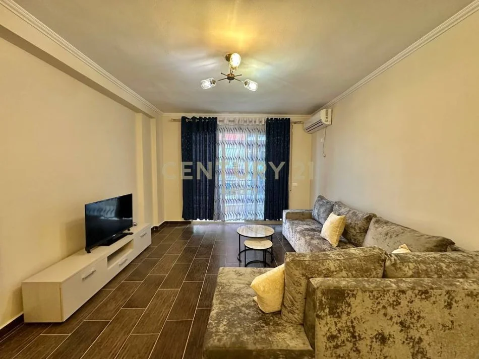 Tirane, jepet me qera apartament 2+1 Kati 3, 118 m² 530 € 