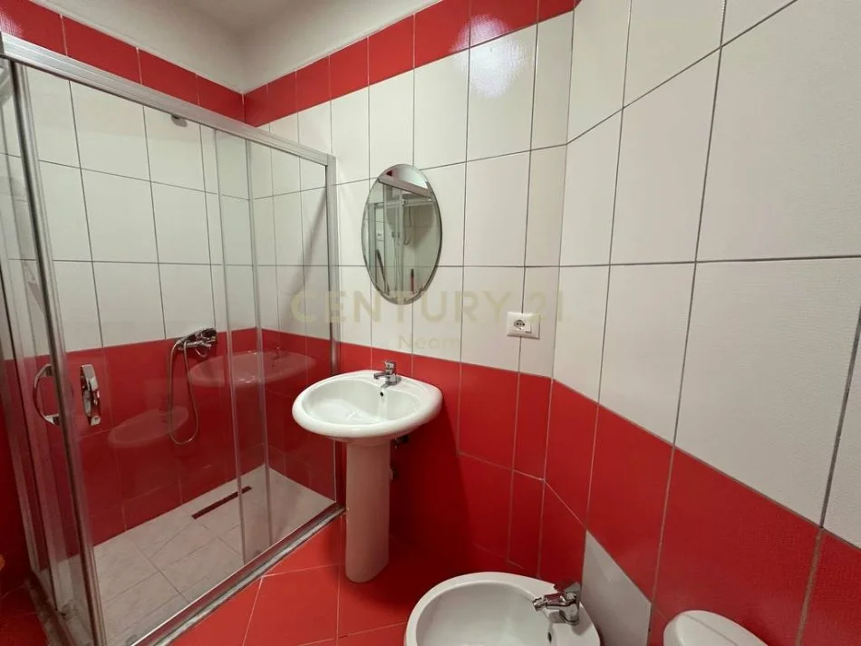 Tirane, jepet me qera apartament 2+1 Kati 3, 118 m² 530 € 
