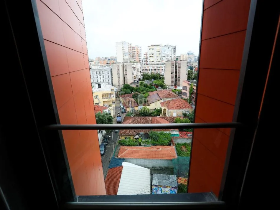 Tirane, jepet me qera apartament 2+1+Ballkon Kati 5, 118 m² 1.200 € 