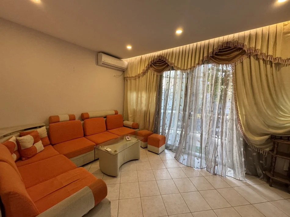 Tirane, jepet me qera Kati 3, 65 m² 550 € 