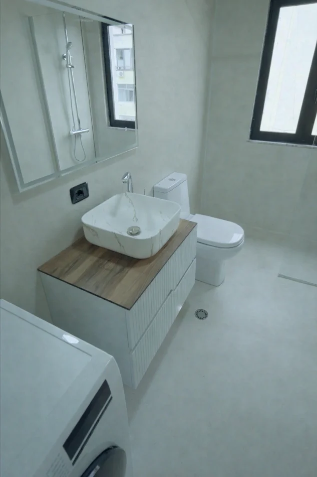 Tirane, shitet apartament 2+1+Ballkon , 101 m² 240.000 € (Perball Kompleksit Delijorgji, Tirane Prane Pallatit me Shigjeta)