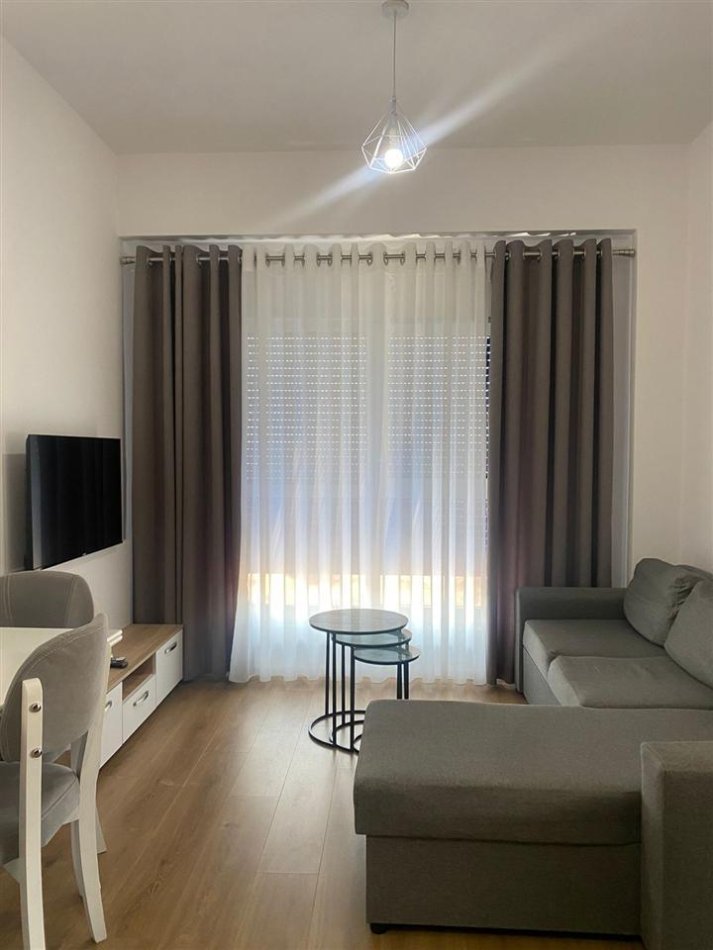 Tirane, jepet me qera apartament 2+1+Ballkon Kati 7, 70 m² 550 € (Ali Dem)