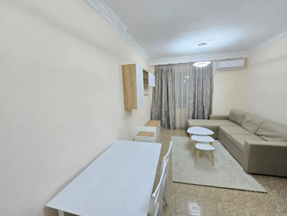 Tirane, jepet me qera apartament 1+1 , 44 m² 550 € (Prane Postes Qendrore Shqipetare)