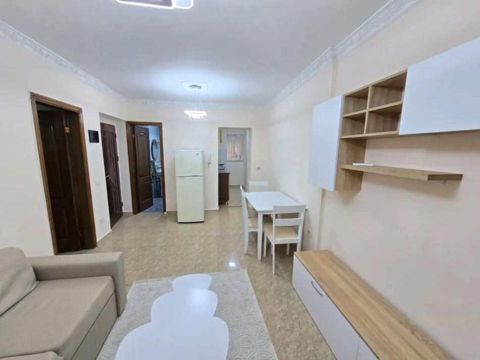 Tirane, jepet me qera apartament 1+1 , 44 m² 550 € (Prane Postes Qendrore Shqipetare)