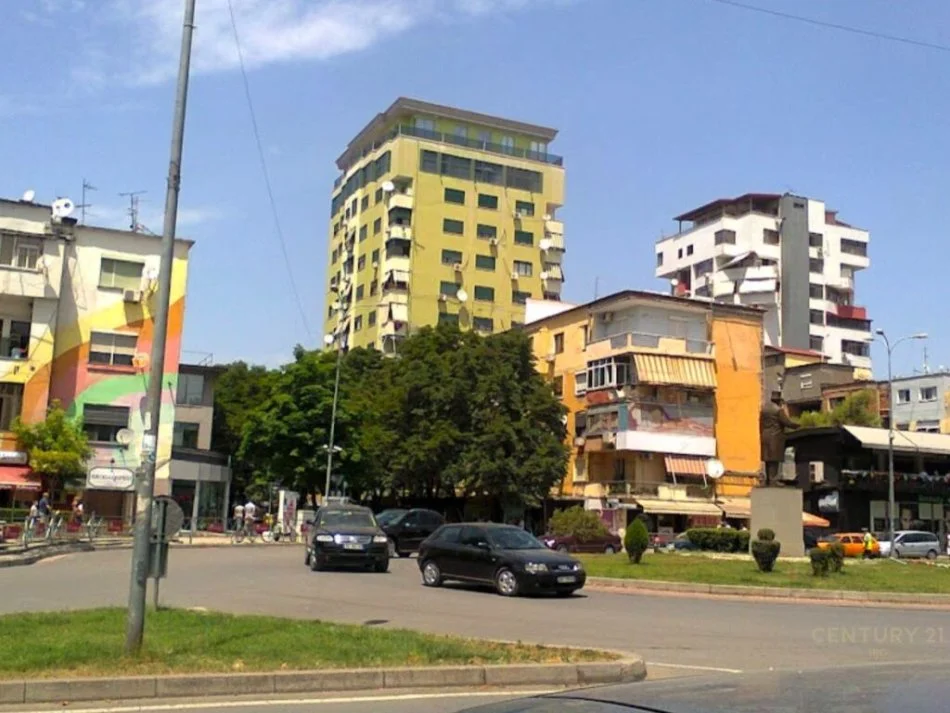 Tirane, shitet 2+1 Kati 3, 284 m² 650.000 € (Sheshi Willson)