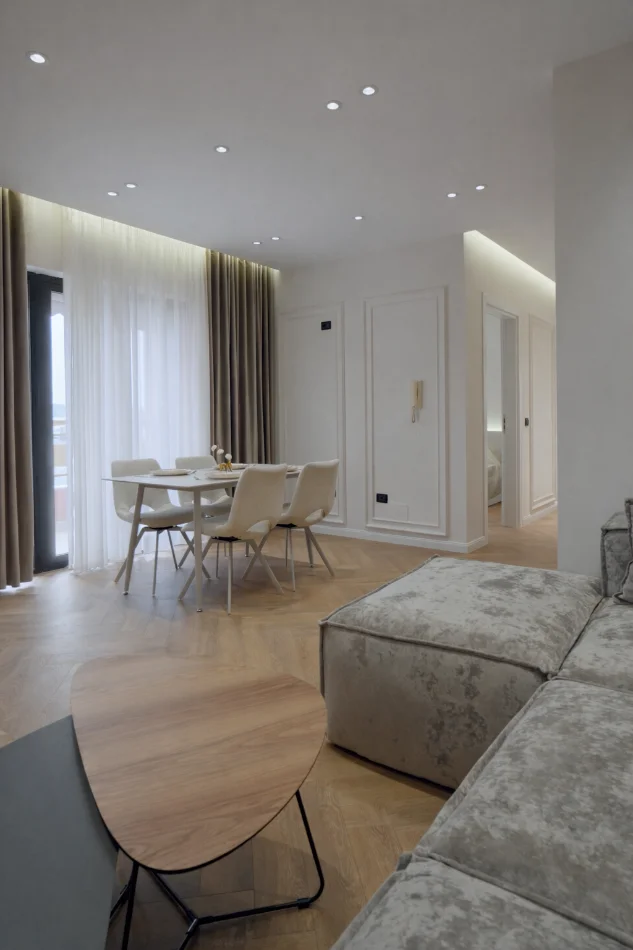 Tirane, shitet apartament 2+1+Ballkon , 101 m² 240.000 € (Perball Kompleksit Delijorgji, Tirane Prane Pallatit me Shigjeta)