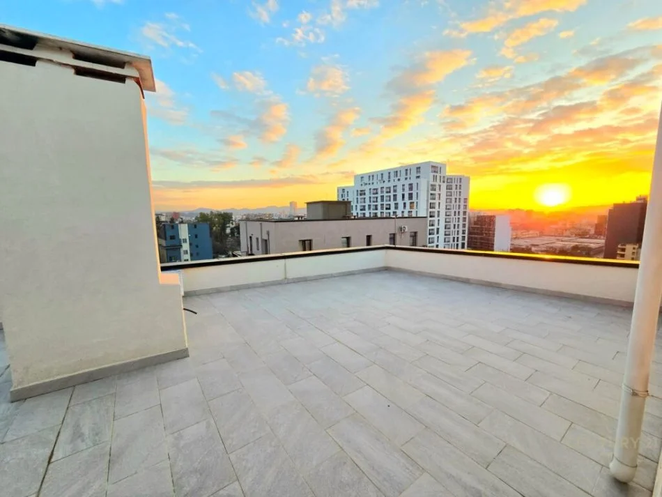 Tirane, shitet apartament duplex Dublex Kati 7, 238 m² 310.000 € (FARMACIA 10)