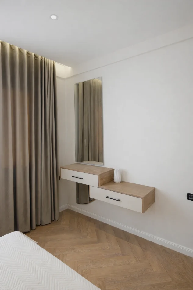 Tirane, shitet apartament 2+1+Ballkon , 101 m² 240.000 € (Perball Kompleksit Delijorgji, Tirane Prane Pallatit me Shigjeta)