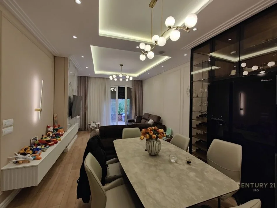 Tirane, shitet apartament 2+1+2 dhe 2 poste parkimi Kati 1, 98 m² 330.000 € (Rose Garden Residence)