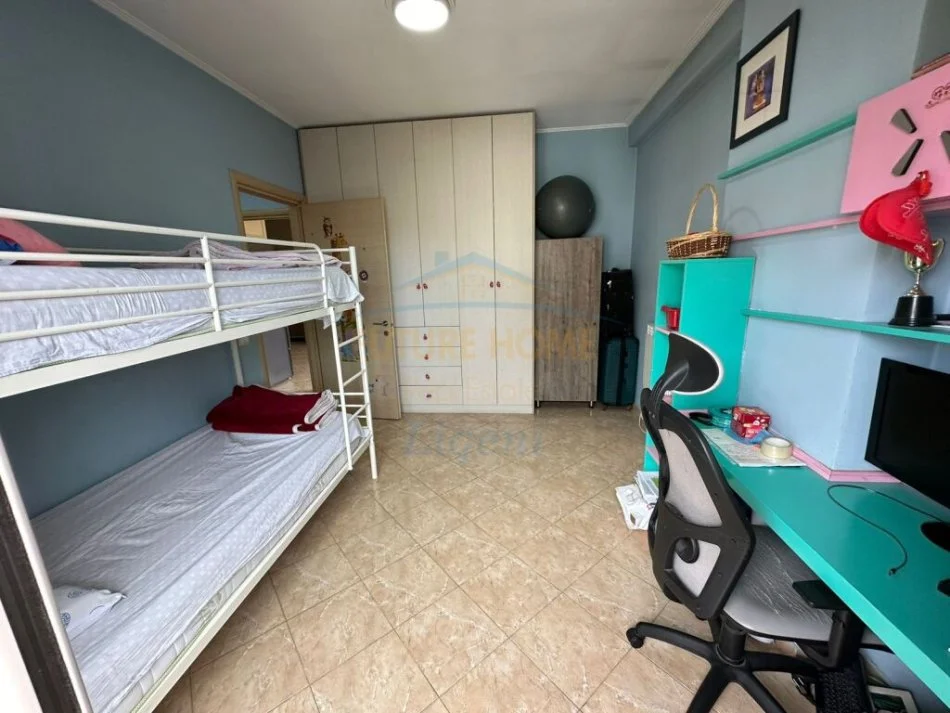 Tirane, shitet apartament 2+1+Ballkon Kati 6, 94 m² 120.000 € (Unaza e Re)