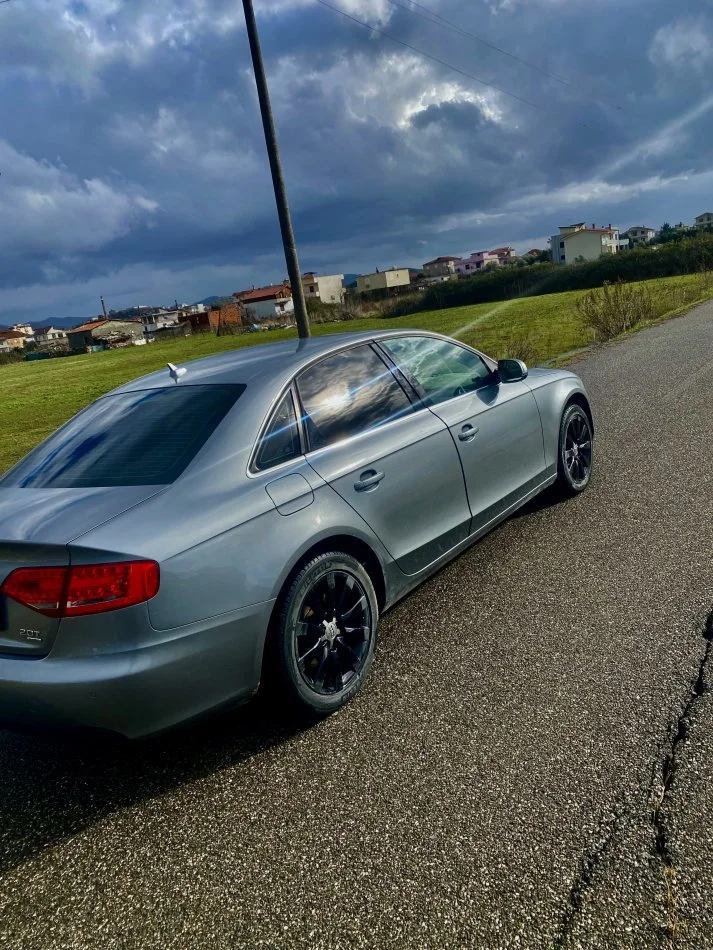 Kavaje, shes makine Audi a4 Benzin, gri metalizato automatik Klima 19.000 km 6.200 €