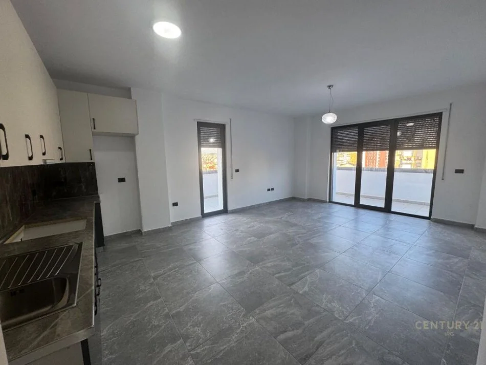 Tirane, jepet me qera apartament 2+1 Kati 6, 101 m² 500 € (Spitali Amerikan 2)