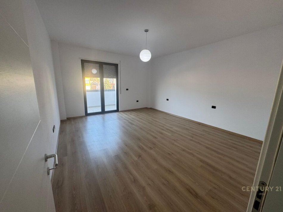 Tirane, jepet me qera apartament 2+1 Kati 6, 101 m² 500 € (Spitali Amerikan 2)