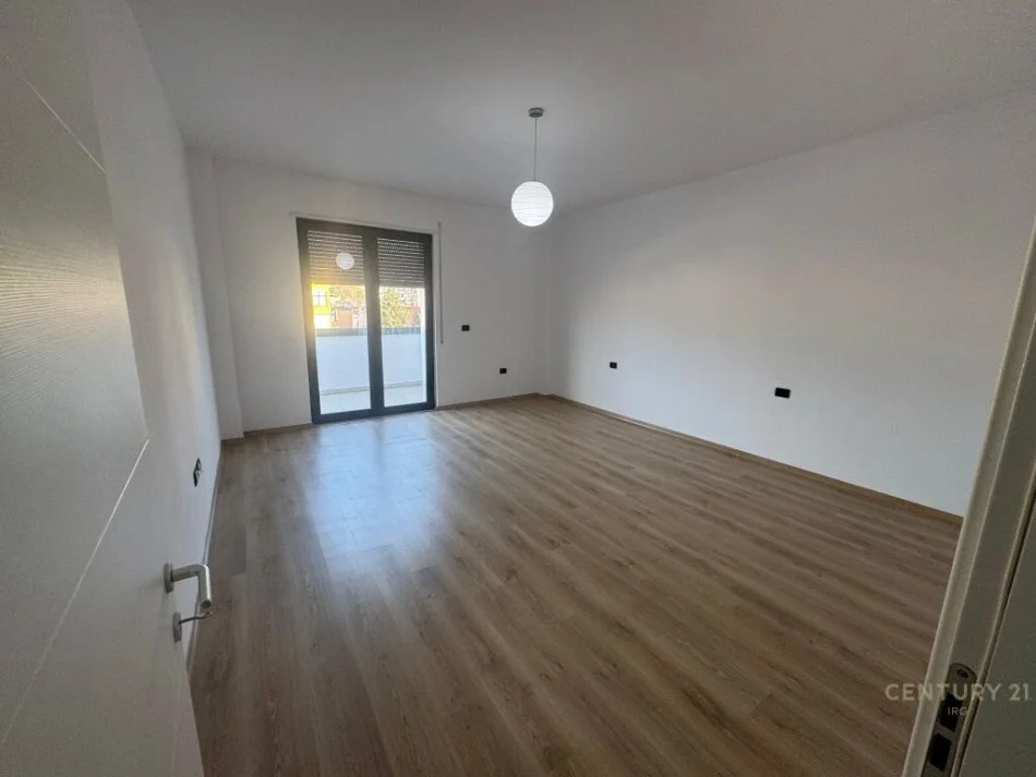 Tirane, jepet me qera apartament 2+1 Kati 6, 101 m² 500 € (Spitali Amerikan 2)