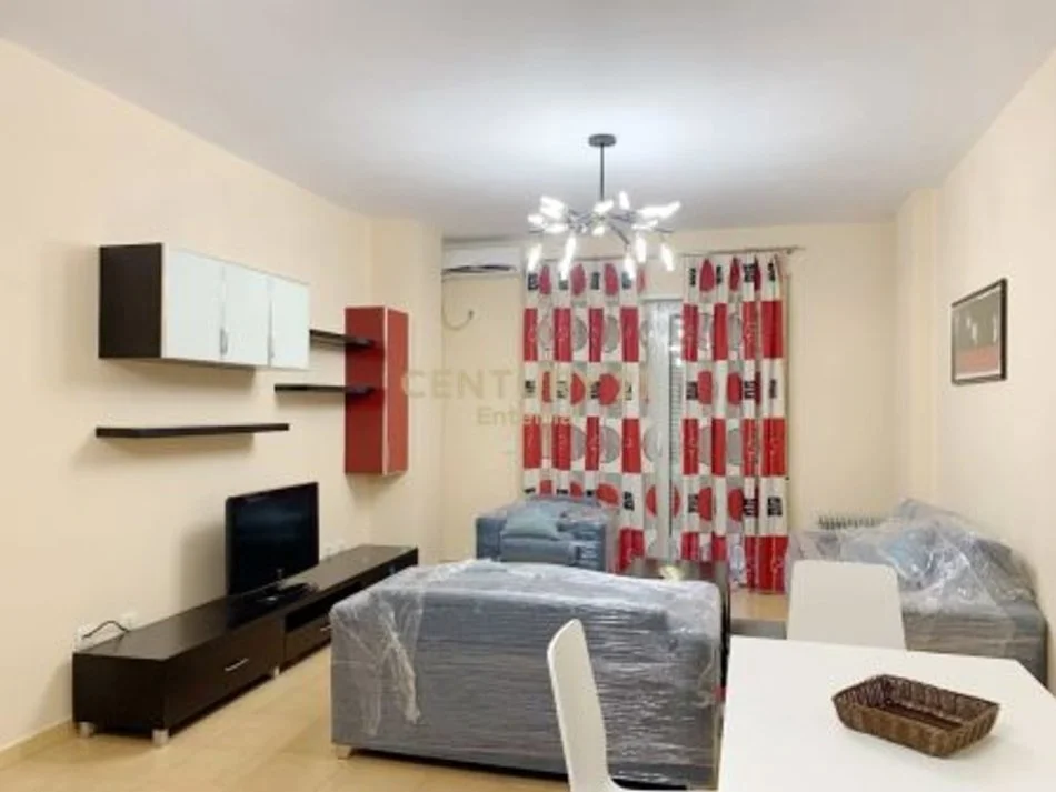 Tirane, jepet me qera apartament 2+1 Kati 2, 100 m² 850 € 