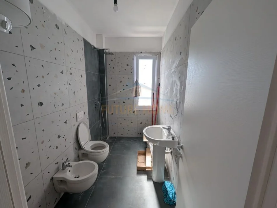 Tirane, shitet apartament 3+1+Ballkon Kati 9, 104 m² 166.000 € (Fusha e Aviacionit)