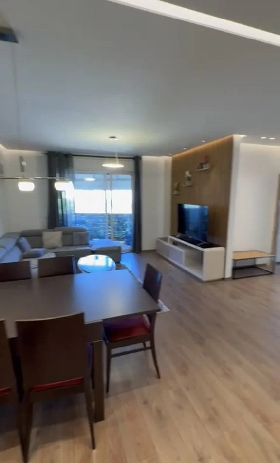 Tirane, jepet me qera apartament 2+1+Ballkon Kati 6, 100 m² 650 € (Rruga Don Bosko)