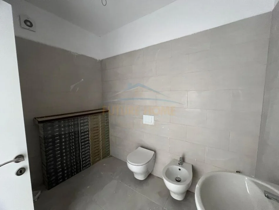 Tirane, shitet apartament 1+1+Ballkon Kati 5, 73 m² 124.000 € (Clover Residence)