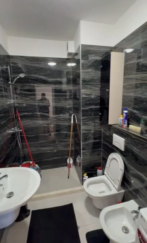 Tirane, jepet me qera apartament 2+1+Ballkon Kati 6, 100 m² 650 € (Rruga Don Bosko)