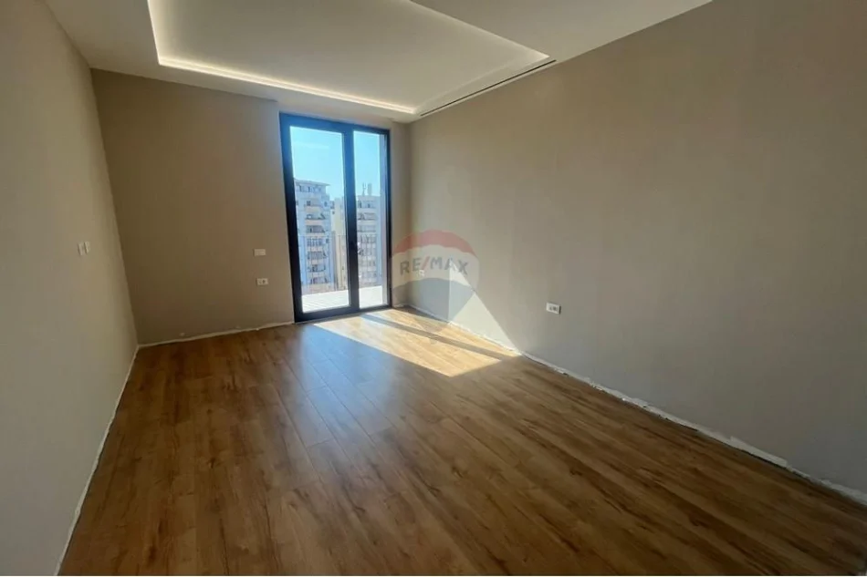 Tirane, shitet apartament 2+1 , 145 m² (Parku Olimpik)