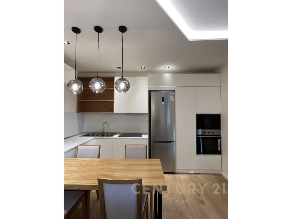 Tirane, jepet me qera apartament 1+1 Kati 4, 72 m² 800 € (Rruga Barrikadave)