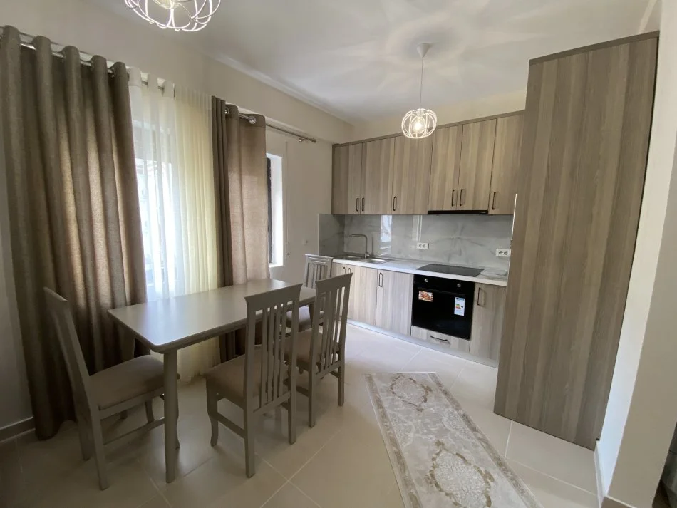 Tirane, Kodra e Diellit 2 QERA 1+1+Parking Kati 4, 65 m² 50.000 Lek (Kodra e Diellit)