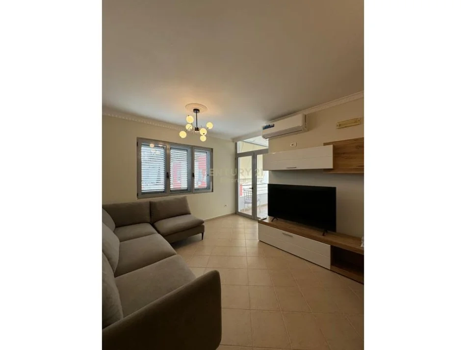 Tirane, jepet me qera apartament 2+1 Kati 5, 110 m² 600 € 