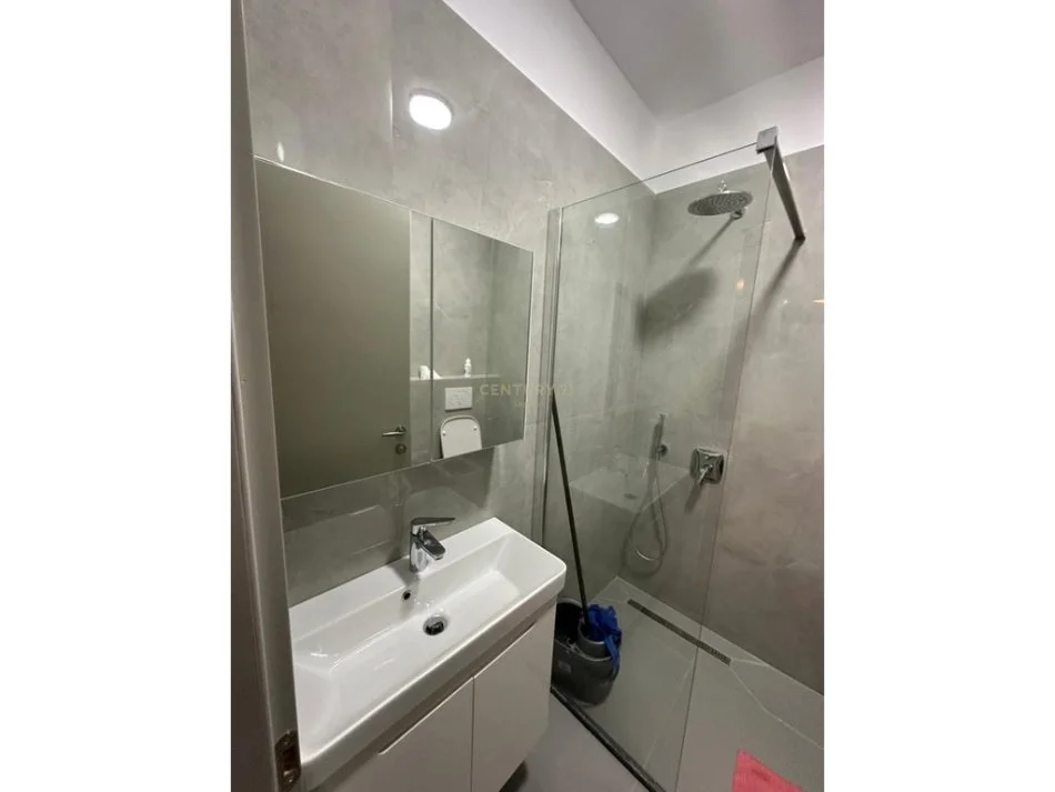 Tirane, jepet me qera apartament 2+1+Aneks+Ballkon Kati 1, 96 m² 550 € (Vilat e Arabit)