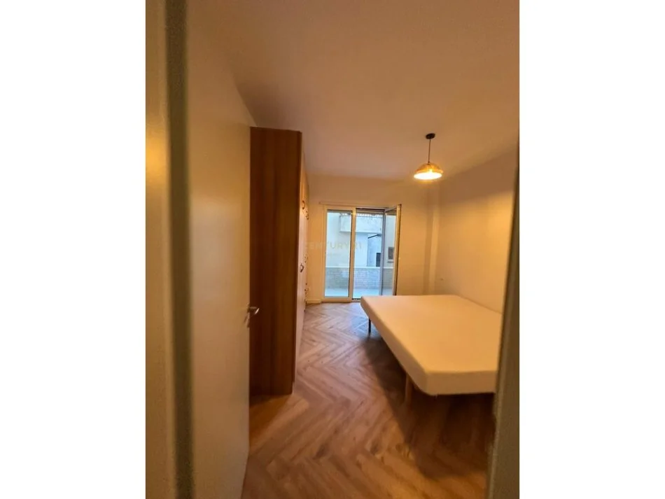Tirane, jepet me qera apartament 2+1+Aneks+Ballkon Kati 1, 96 m² 550 € (Vilat e Arabit)