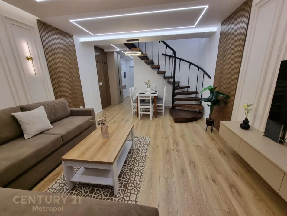 Tirane, jepet me qera apartament duplex Dublex Kati 4, 105 m² 1.800 € 
