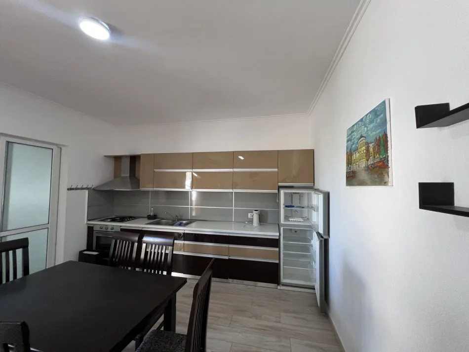 Tirane, jepet me qera shtepi 3+1+Ballkon Kati 2, 105 m² 550 € 