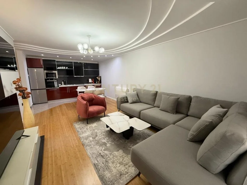 Tirane, jepet me qera apartament 2+1+Ballkon Kati 7, 120 m² 1.500 € (Prane Ambasades Amerikane)