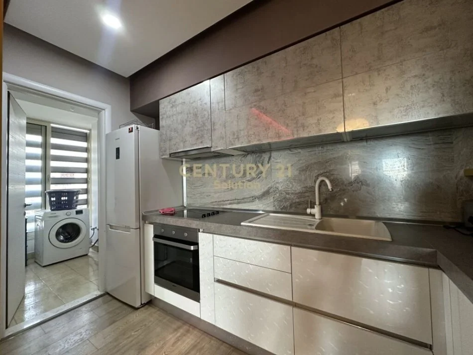Tirane, jepet me qera apartament 2+1 Kati 7, 80 m² 550 € (Fusha Aviacionit)