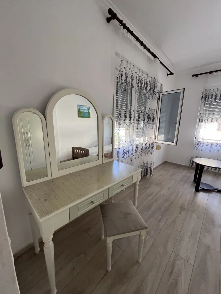 Tirane, jepet me qera shtepi 3+1+Ballkon Kati 2, 105 m² 550 € 